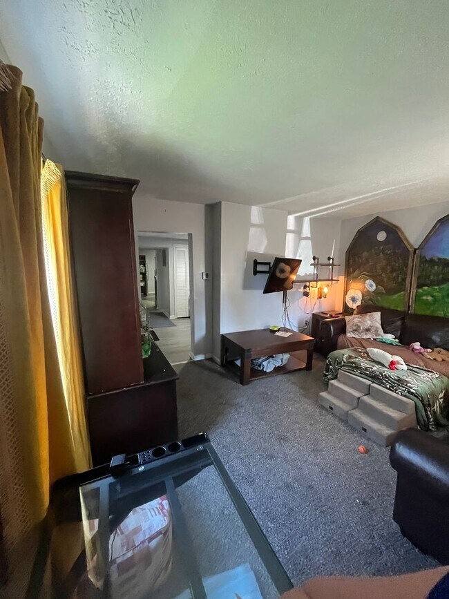 Building Photo - 617 Van Roberts Pl