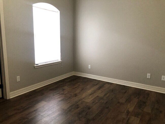 Building Photo - KINGS POINT-GATED COMMUNITY NEAR LSUS COLLEGE