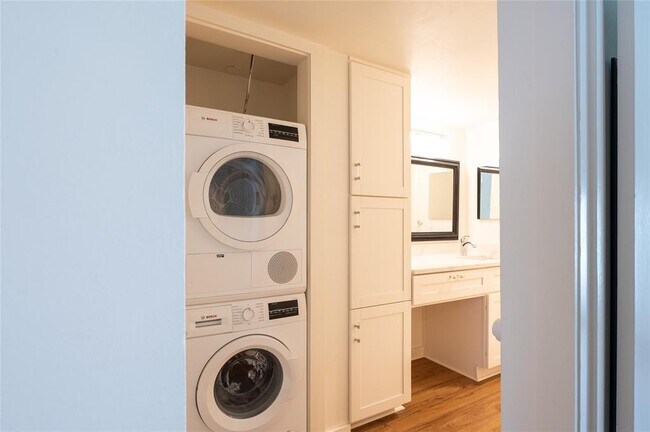 Building Photo - 7920 Rockwood Ln