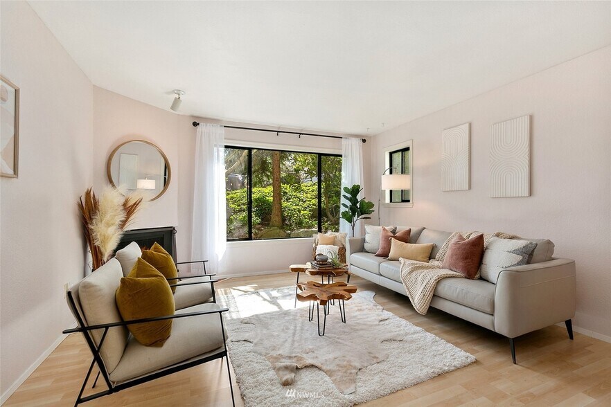 Staging - Living Room 5 - 1740 NE 86th St