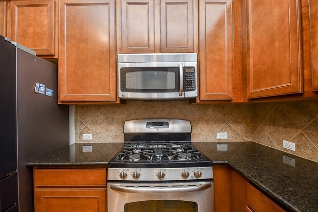 Building Photo - 3126 Clearview Cir