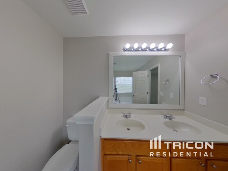 Building Photo - 1392 Zered Pl NW