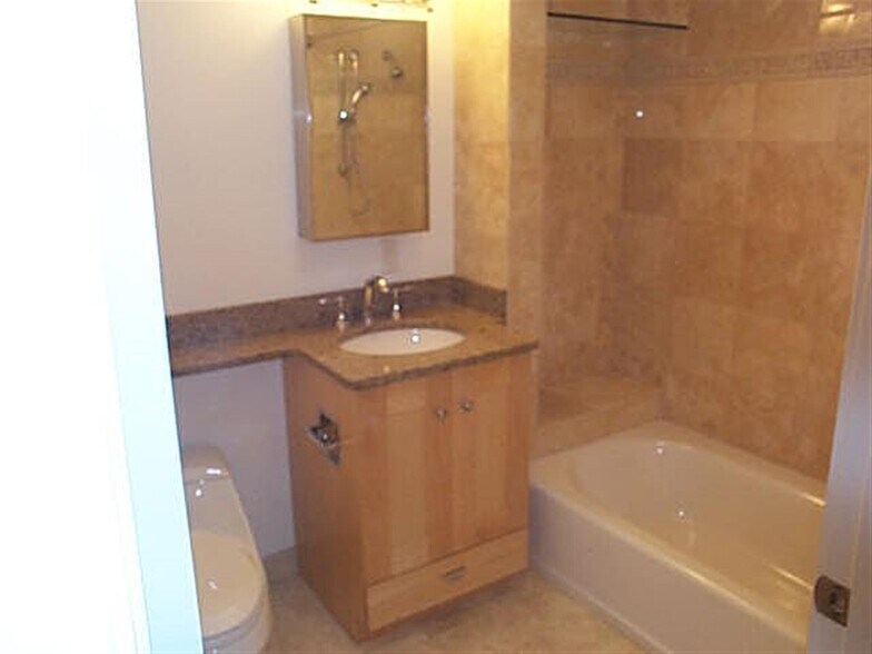 Building Photo - 165 Beacon St