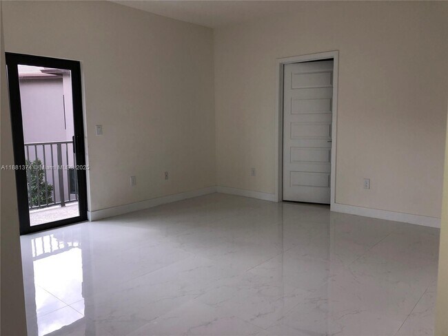 Building Photo - 4937 NW 84th Ave