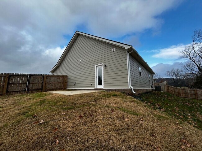 Building Photo - 1400 Pipeline Ave