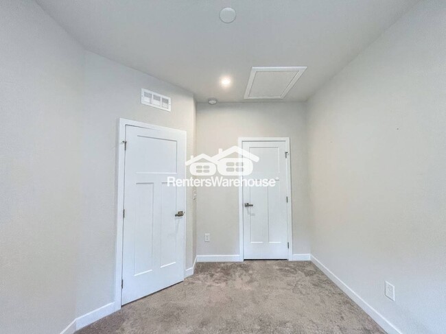Building Photo - 1724 Defiance Dr