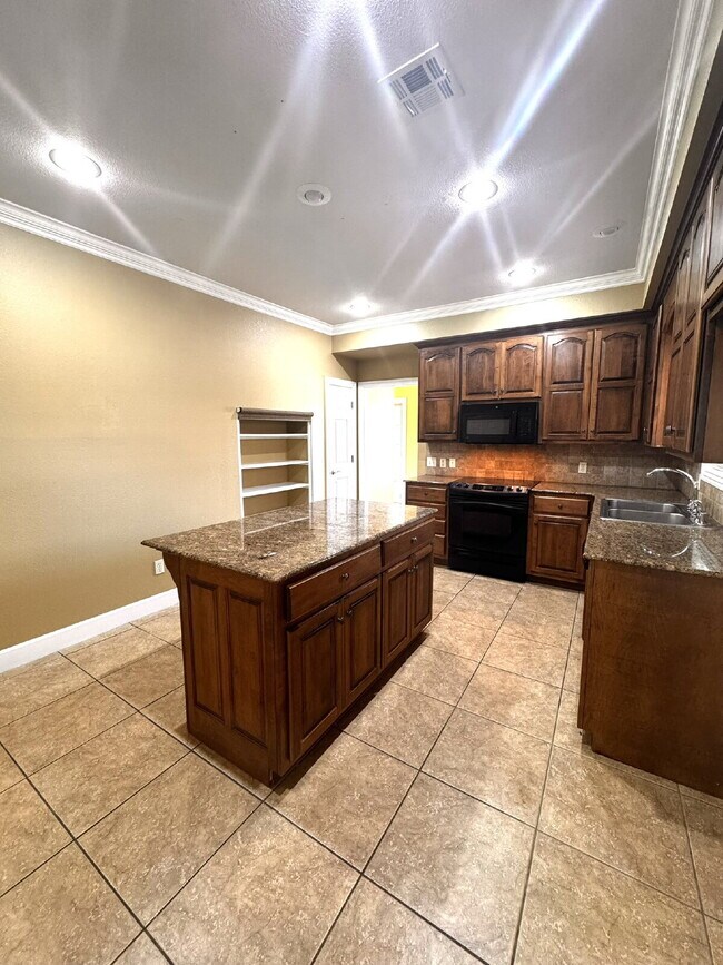 Building Photo - 15 Bluestem Ln