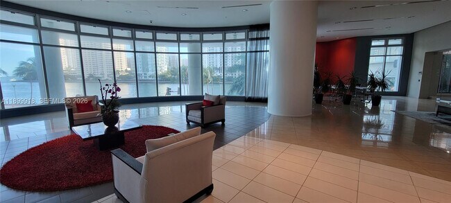 Building Photo - 300 S Biscayne Blvd