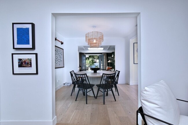 Building Photo - Stunning Spanish Home