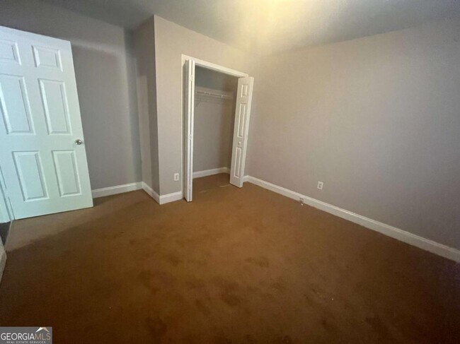 Building Photo - 160 Fair Oaks Dr