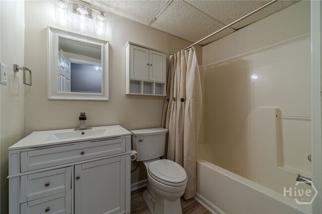 Building Photo - 670 Woodland Ridge Dr