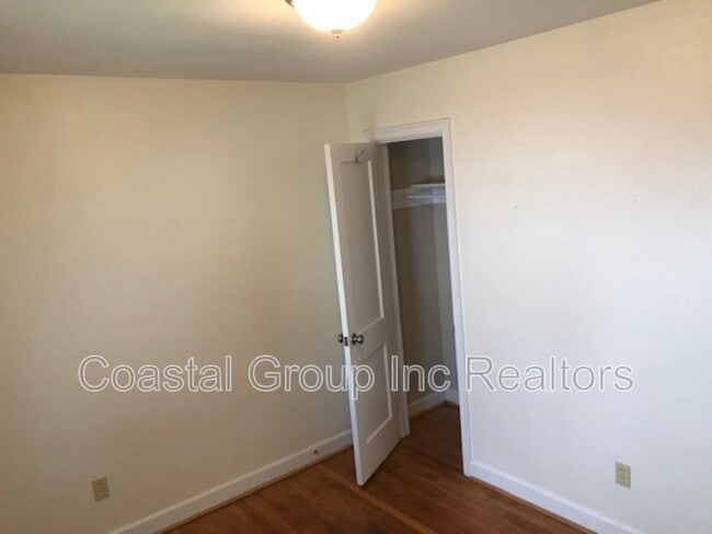 Building Photo - 1329 Calla Ave