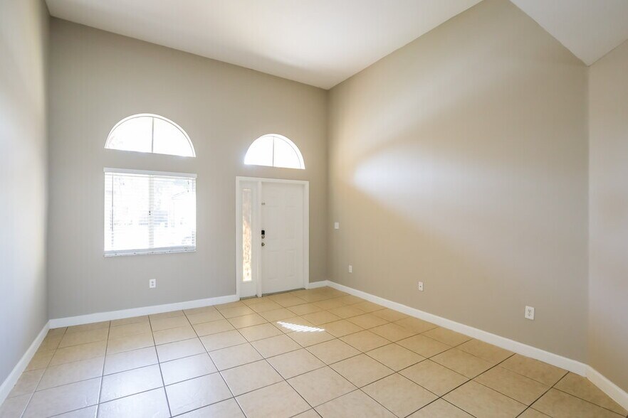 Building Photo - 1241 NE 41st Pl