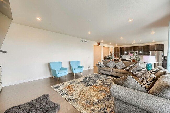 Building Photo - 15895 Red Bud Dr
