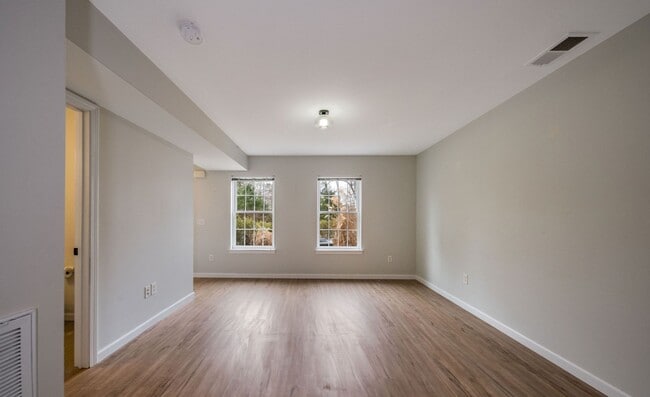 Building Photo - 77 Lyme St