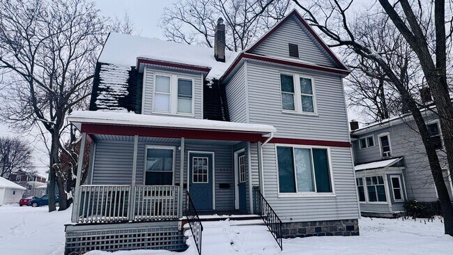 Primary Photo - 633 Livingston Ave NE