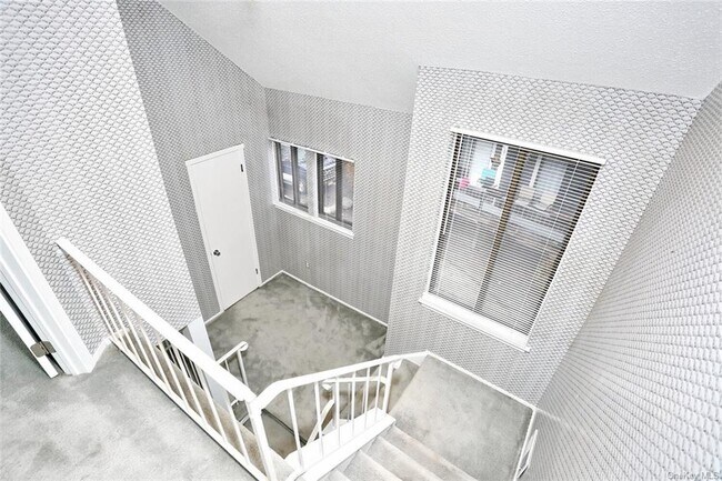 Building Photo - 161 Treetop Cir