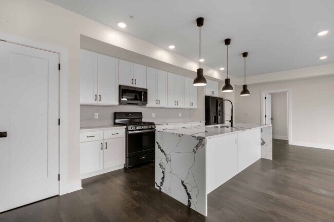 Building Photo - 1868 Frankford Ave