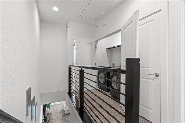 Building Photo - 2516 Simond Ave