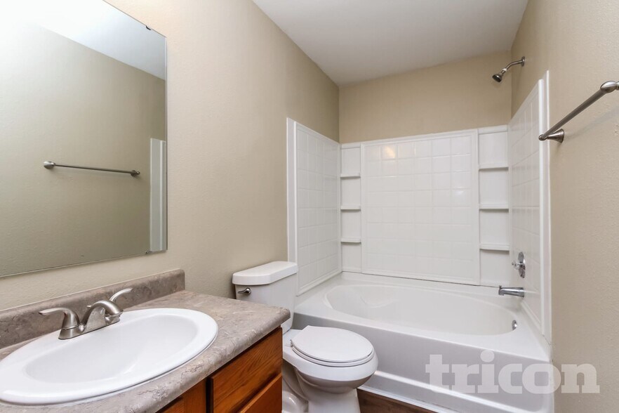 Building Photo - 1615 Blue Grass Pkwy