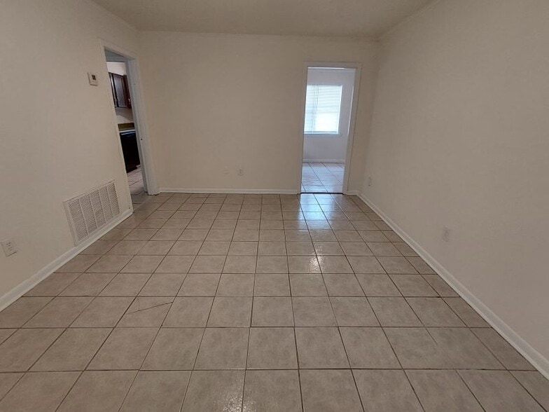 Building Photo - 722 Carter Dr