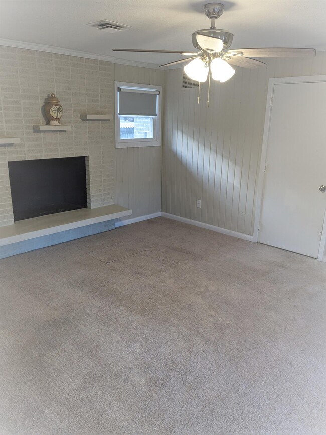 Building Photo - 315 Martha Lee Dr