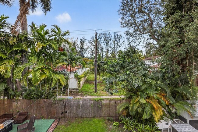 Building Photo - 135 South Dr