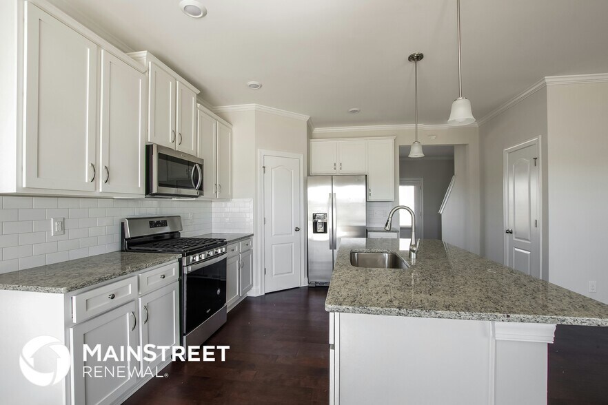 Building Photo - 2132 Vecchio Dr