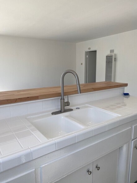 Building Photo - 1240 Manhattan Beach Blvd