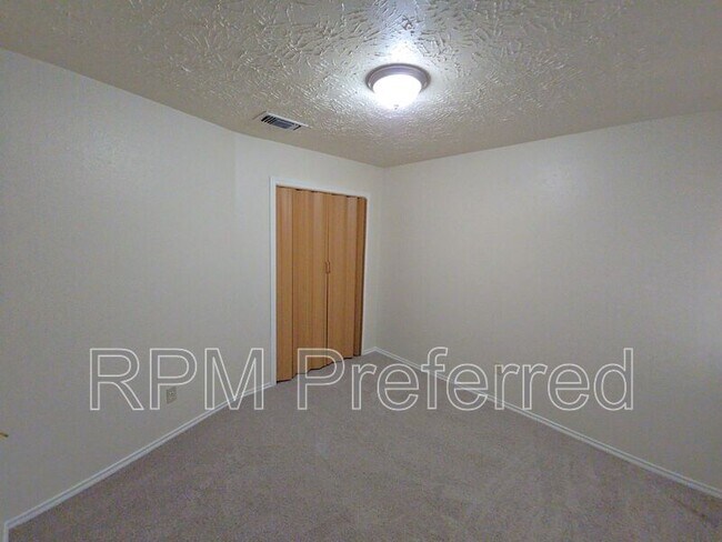 Building Photo - 3930 Mohlerbruk Dr