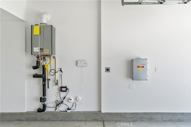 Building Photo - 156 Chorus