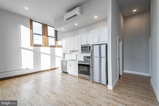 Building Photo - 1300 S 19th St