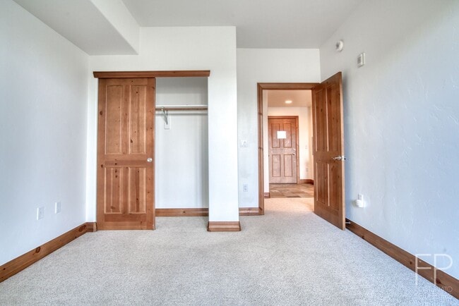 Building Photo - Highlands Green Lodge!  Updated One Bedroo...
