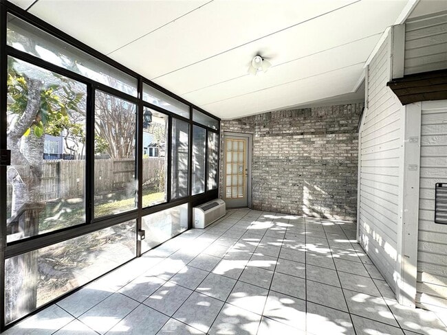 Building Photo - 10305 Open Gate Dr