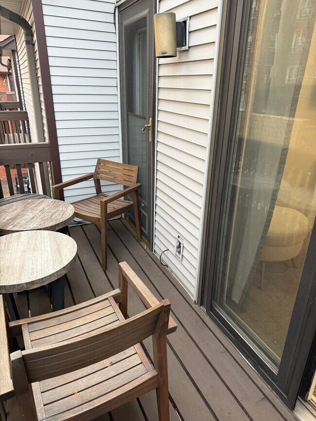 Building Photo - 4444 Lindell Blvd