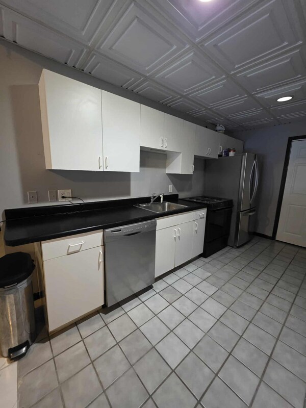 Building Photo - 1211 Fern Hollow Dr