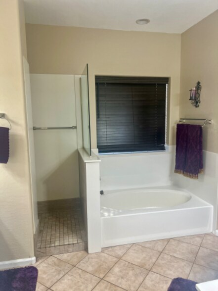 Building Photo - 3731 E Mitchell Dr