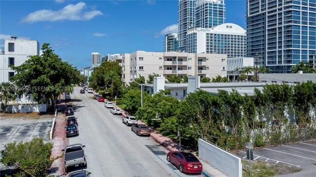 Building Photo - 6801 Harding Ave
