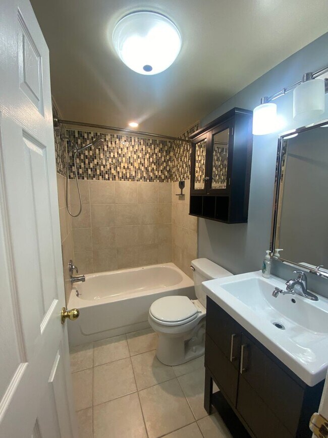 Building Photo - 233 S State Rd