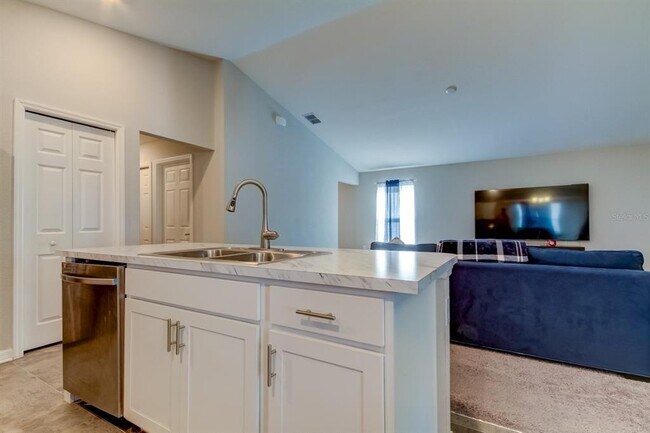 Building Photo - 6738 Hanworth Ln