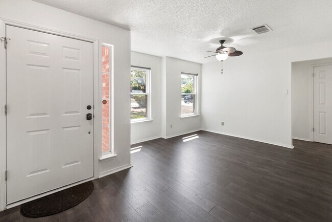 Building Photo - 1305 Cedar Brook Dr