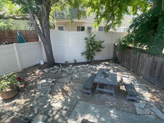 Private backyard - 3124 Garden Ave