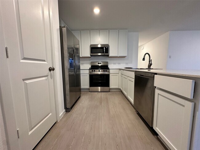 Building Photo - 210 Amy St