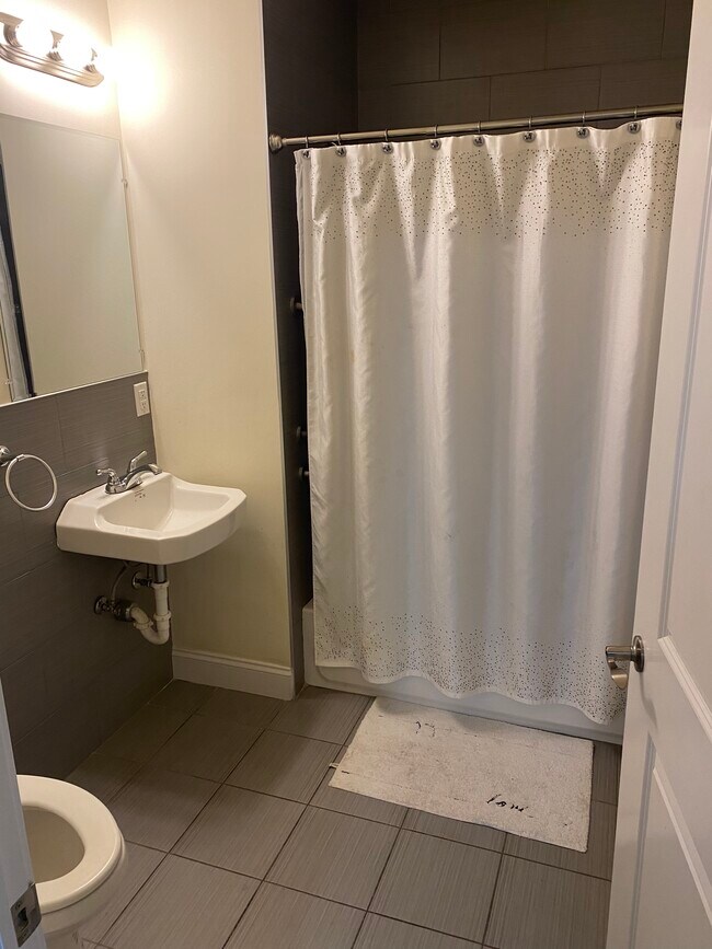 Building Photo - 90 CLINTON Ave