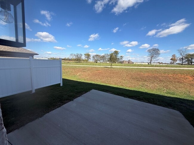 Building Photo - 3BD/2.5BA in SOUTH WARREN school district