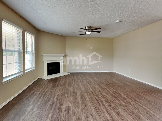 Building Photo - 1411 Plateau Dr