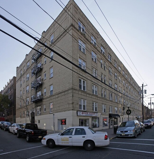 Building Photo - 45 51st St