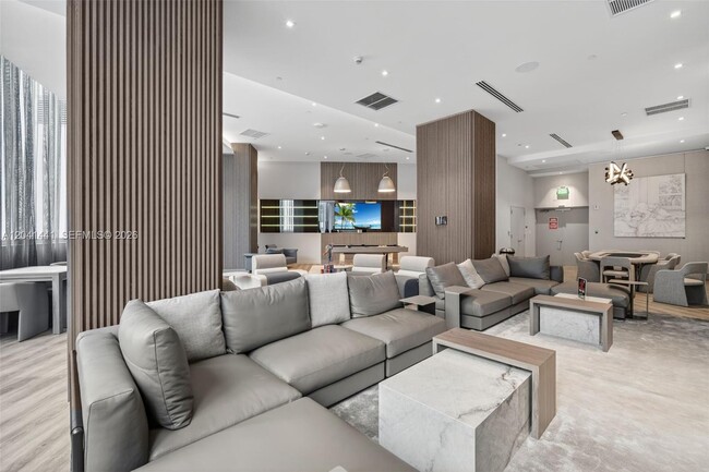 Building Photo - 333 Las Olas Way