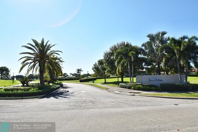 Building Photo - 6715 Via Regina