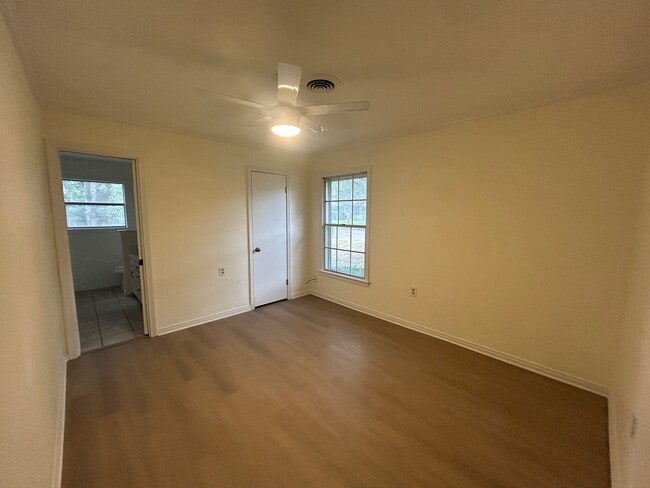 Building Photo - Cute McGregor 3 Bed